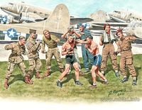 "Friendly boxing match" British and American paratroopers, World War II Era (9 figures in kit) - Image 1